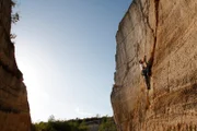 Kletterwand im Römersteinbruch St. Margarethen während eines ServusTV Drehs zu "Burgenland - niederalpiner geht`s nicht", St. Margarethen, Burgenland, Österreich am 21.09.2023