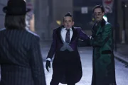 Pinguin (Robin Lord Taylor, l.); Riddler (Cory Michael Smith, r.)