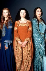v.l.n.r.: Morgause (Joan Allen), Morgaine (Julianna Margulies) und Viviane (Anjelica Huston)