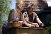 Ana Vrbaski und Marko Dinjaski bereiten gemeinsam eine traditionelle Gemüsetorte zu.