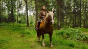 Rudofos (Daniel Christensen) will Arman und Mick mit seinem Pferd Donnerwind folgen.