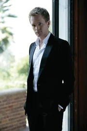 (3. Staffel) - Barney (Neil Patrick Harris), ein Womanizer, will Ted das wahre Leben nahebringen ...