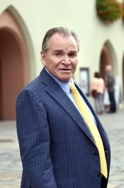 Bürgermeister Wöller (Fritz Wepper).