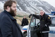 Ermitteln gemeinsam im kargen Norden Islands: Die Polizisten Andri (Ólafur Darri Ólafsson, l.), Hinrika (Ilmur Kristjánsdóttir) und Ásgeir (Ingvar E. Sigurðsson).