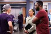 CHICAGO MED -- "How Do You Begin to Count the Losses" Episode 801 -- Pictured: (l-r) Steven Weber as Dean Archer, S. Epatha Merkerson as Sharon Goodwin, Guy Lockard as Dylan Scott-- (Photo by: George Burns Jr./NBC)