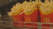 Neben Burger sind Pommes der Klassiker bei McDonald’s. Aber woher stammen die Kartoffeln, und wie viel Acrylamid steckt in den frittierten Stangen?