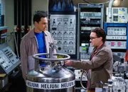 L-R: Sheldon Cooper (Jim Parsons), Leonard Hofstadter (Johnny Galecki).