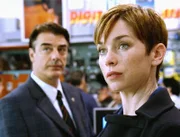 Logan (Chris Noth) und Wheeler (Julianne Nicholson) ermitteln in einem Entführungsfall.