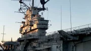 Die "USS Hornet (CV-12)" ist ein Flugzeugträger der United States Navy. Sie diente im Zweiten Weltkrieg, im Koreakrieg und im Vietnamkrieg. Heute ist die "USS Hornet" ein Museumsschiff und befindet sich in Alameda (Kalifornien, USA).