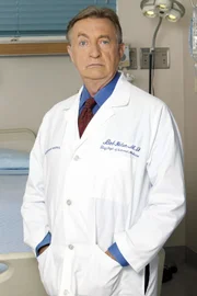 Dr. Bob Kelso (Ken Jenkins).