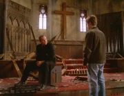 Detective Goren (Vincent D'Onofrio, l.) ruft Glynn (Adam Scarimbolo) an den Ort des Geschehens. Hat der 20-Jährige eine Kirche angezündet?