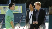 Horatio (David Caruso, re.) und Delko (Adam Rodriguez, Mi.) müssen einen Mord an der angesehenen Tennis Academy aufklären und befragen den Academy-Angestellten Andrew Kingman (Travis Caldwell) zu seinen Beobachtungen.