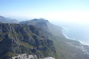 Blick vom Tafelberg, Wahrzeichen der südafrikanischen Metropole Kapstadt.