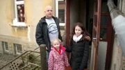 Papa Dennis (43) mit den Töchtern Linda (9) und Pia (5)