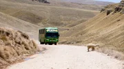Ein Bus beim Aufstieg in Anden auf dem Weg nach La Rinconada (5300m. über den Meeresspiegel).