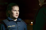 Polizistin Johanna (Marlene Hauser) hat ihren ersten Einsatz bei einem Rave an der österreichisch-tschechischen Grenze.