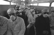 Nach dem Reaktorunglück will die Sowjetregierung die restlichen Blöcke von Tschernobyl so schnell wie möglich wieder ans Netz bringen. Schon im September 1986 liefert das AKW Tschernobyl wieder Strom. Aufnahme vom Mai 1986.