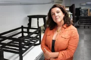 Bettany Hughes sieht karbonierte Moebelueberleben vom Ausbruch im Jahr 79 n. Chr