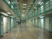 Lockdown blickt hinter die Mauern des Fremont Correctional Facility in Colorado. Hier sitzt etwa die Hälfte aller Sexualstraftäter von Colorado ein, eine Tatsache, die die übrigen Insassen und auch das Gefängnispersonal täglich vor besondere Herausforderungen stellt ...