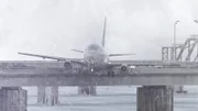 Air Florida Flug 90 stürzt in den gefrorenen Potomac River. (Computergrafik)