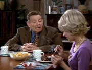 Athur (Jerry Stiller) lädt seine neue Bekanntschaft Judy (Pamela Gordon) zum Essen ein...