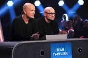 Christian Berkel (Schauspieler, l.) und Jürgen Vogel (Schauspieler, r.), treten als Team „TV-Helden“  gegen die Quizduell-Olympioniken Marie-Louise Finck, Eckard Freise und Thorsten Zirkel an.