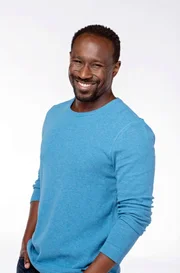 ARD ROTE ROSEN, Telenovela, 18. Staffel mit neuen Folgen ab (13.10.20), montags bis freitags um 14.10 Uhr im Ersten. Neu im Hauptcast: Dr. Hendrik Althaus (Jerry Kwarteng). © ARD/Thorsten Jander, honorarfrei - Verwendung gemäß der AGB im engen inhaltlichen, redaktionellen Zusammenhang mit genannter ARD-Sendung bei Nennung "Bild: ARD/Thorsten Jander" (S2+). ARD-Programmdirektion/Bildredaktion, Tel: 089/5900-23534, bildredaktion@DasErste.de