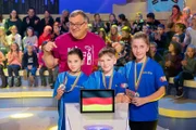 Das blaue Rateteam aus  Cölbe/Deutschland hatte einen erlebnisreichen Tag bei "1, 2 oder 3" und kann stolz die Teilnahmemedaillen präsentieren.