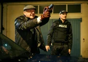 Polizist Alex Blair (Steffan Rhodri, l.) ist in Rage.