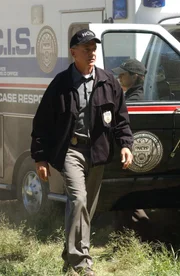 Bei ihren Recherchen nach der Identität des Zivilisten, stoßen Gibbs (Mark Harmon) und sein Team bald auf Tobias Fornell vom FBI ...