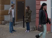 Jannis (Maximilian Scharr) ist Petra (Elena Hesse) und ihrem Geheimnis auf der Spur.