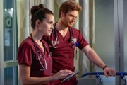 Chicago Med Staffel 3 Folge 19 Teamwork: Torrey DeVitto als Dr. Natalie Manning, Nick Gehlfuss als Dr. Will Halstead  Copyright: SRF/NBC Universal