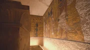 Wandschnitzereien an den Wänden des Grabes von Tutanchamun. (Windfall Films)