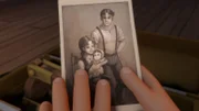 Heidi findet ein altes Foto ihrer Eltern.