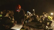 Professor Wemhoff bei Grabung in einer Lavahöhle in Island: Versteck verstoßener Wikinger um das Jahr 1000