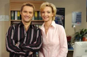 Die beiden Kommissare Bernie Kuhnt (l.) und Conny Niedrig (r.) ermitteln gemeinsam im Team.