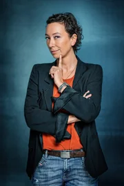Angelika Schnell (Ursula Strauss).