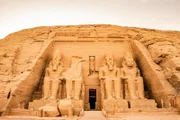 Der weltber¸hmte Ramses-Tempel von Abu Simbel