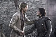 Ser Jaime Lannister (Nikolaj Coster-Walday, li.) und Jon Schnee (Kit Harington)