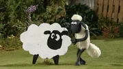 Falsche Schafe sollen den Farmer täuschen, bis die Herde vom Ausflug zurück ist. Hoffentlich geht das gut.