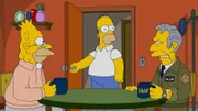 Zwischen zwei Männern, die sich hassen: Homer (M.) muss bei Grandpa (l.) und seinem ehemaligen General (r.) schlichten ...