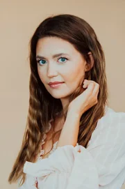Amrei Haardt spielt "Nathalie von Altenburg"