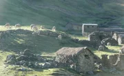 Die Dörfer von Queros in den peruanischen Anden auf 4.300 Metern Höhe und seine Alpakas.