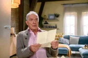 Rosalie nimmt in einem rührenden Brief Abschied von André (Joachim Lätsch).