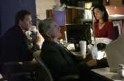 Tony (Michael Weatherly, l.), Gibbs (Mark Harmon) und Kate (Sasha Alexander) sind der Wahrheit auf der Spur: Wer steckt hinter dem Mord?