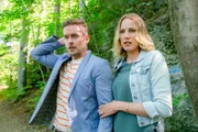 Für Jenny Körber (Isabel Thierauch) und Daniel Gundlach (Joscha Kiefer) entwickelt sich der romantische Spaziergang im Wald zu einem traumatischen Erlebnis.