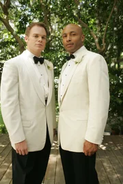 David Fisher (Michael C. Hall, li.) und Keith Charles (Mathew St. Patrick, re.) bei Ihrer Hochzeit.