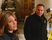 Eames (Kathryn Erbe) und Goren (Vincent D'Onofrio) werden zum Tatort gerufen. Am selben Abend hat ein Unbekannter in fünf Kirchen Feuer gelegt.