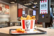 KFC setzt vermehrt auf Expansion: Mehr und modernere Filialen soll es auch in Deutschland geben. Zu welchem Preis? Wie fair ist der Fast-Food-Riese zu seinen Mitarbeitern?