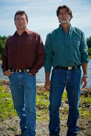 Die Brüder Marty (l.) und Rick Lagina (r.) aus Nord-Michigan wollen das Geheimnis lösen und den vermeintlichen Schatz finden.